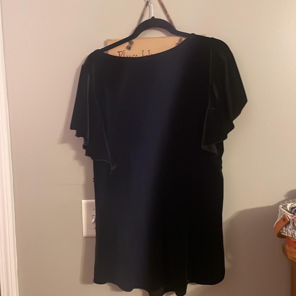 Short sleeved Valore shirt with baby doll sequin around the waist.
